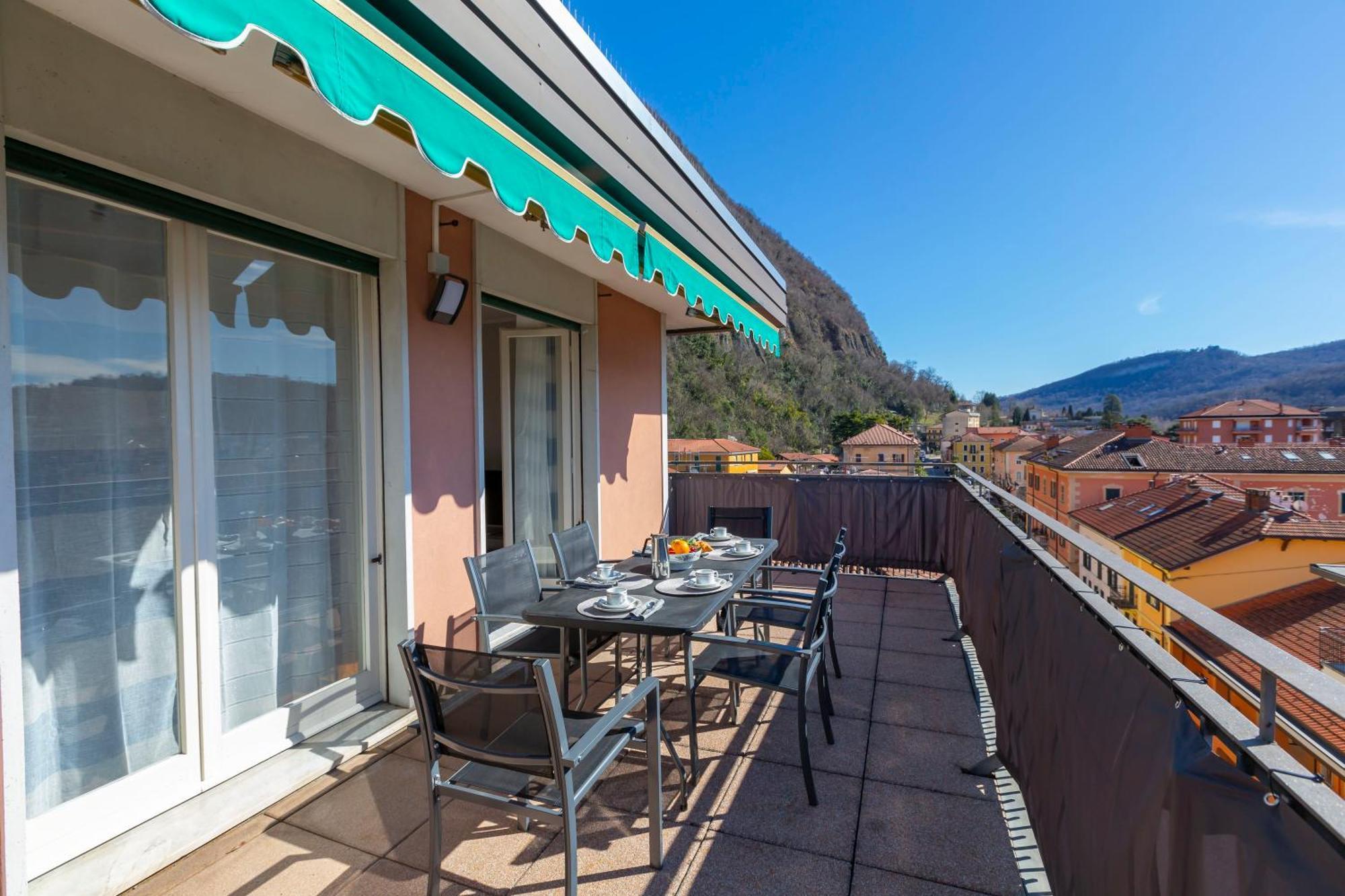 Appartamento Il Golfo Lake View - Happy Rentals Laveno-Mombello Exterior photo