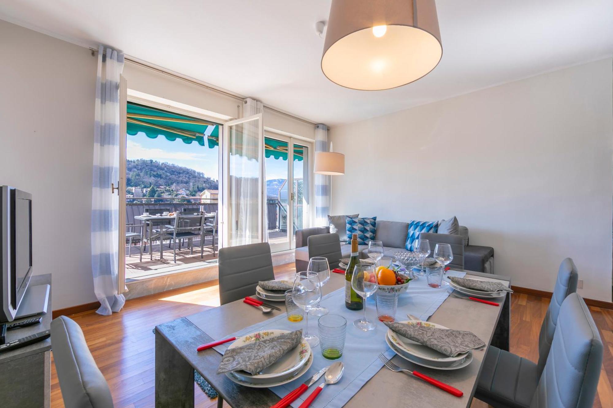 Appartamento Il Golfo Lake View - Happy Rentals Laveno-Mombello Exterior photo